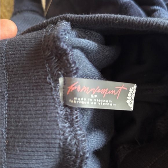 Woman’s Navy velour pants free people movement small nwt - Picture 4 of 8